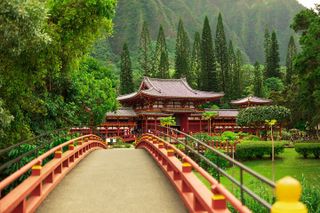 Oahu Majestic Circle Island Tour with Waimea Falls and Byodo Inn