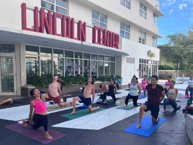 Community Yoga on Lincoln Road