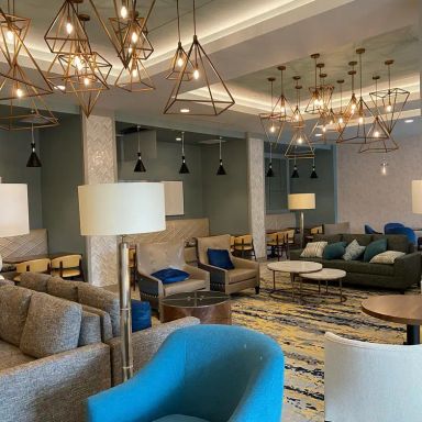 Parkway Grille Bar + Restaurant - Hilton