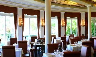 Tiara Restaurant - Queen's Landing Hotel