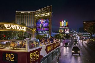 Las Vegas After Dark: 21+ Night Tour with Free Welcome Drink