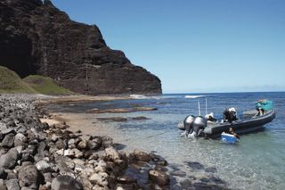 Kauai: Na Pali Raft with Exclusive Beach Landing