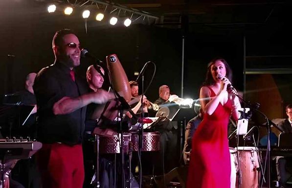 Giovanni Rodriguez & 12 Manos