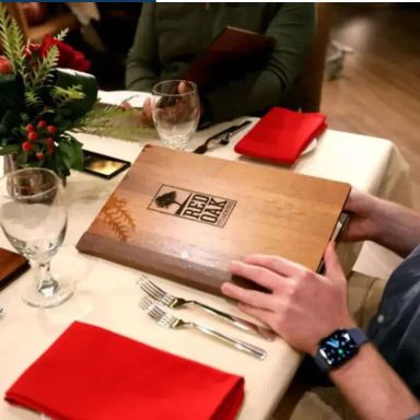 Red Oak Steakhouse at Saracen Resort