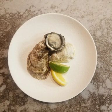 Perla Oyster Bar & Grill