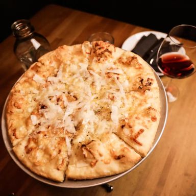 UNA pizza + wine Edmonton: South Common