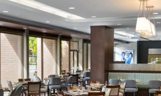 Harold's Kitchen & Bar - Sheraton Vancouver Airport