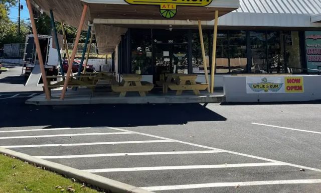 Wylie & Rum Island Bar and Grill