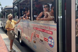 1 or 2 Day HOP-ON & HOP-OFF Narrated Trolley Tour of Boston