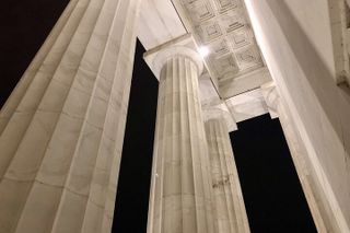Small Group Washington DC Night Tour