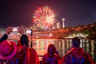 Toronto: Niagara Falls Night Tour, Boat, Journey, Dinner & Tower