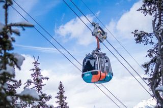 Banff Town: Lake Louise, Moraine Lake & Gondola Tour