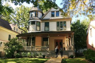 Skip the Line: Public Tour-Adult Admission Ticket (50 mins)