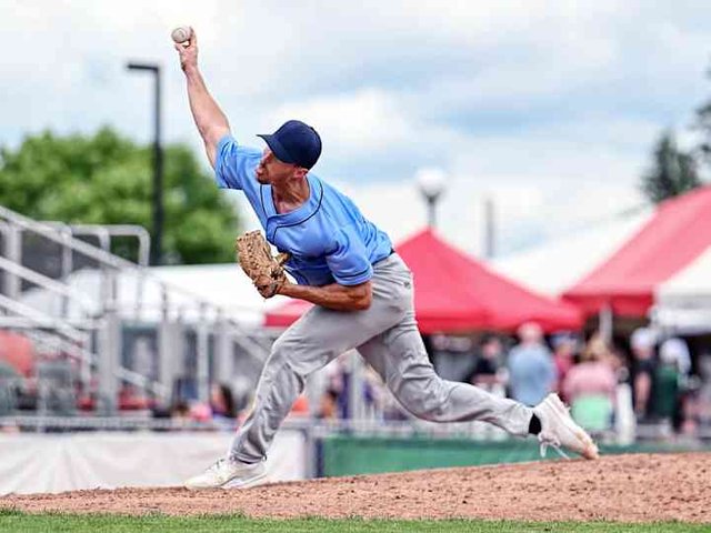 Sioux City Explorers at Lake Country DockHounds