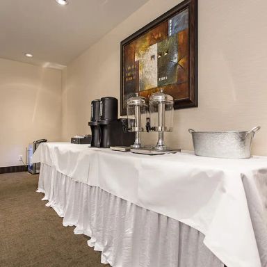 Charcoal and Woodz - Holiday Inn Cloverdale Surrey