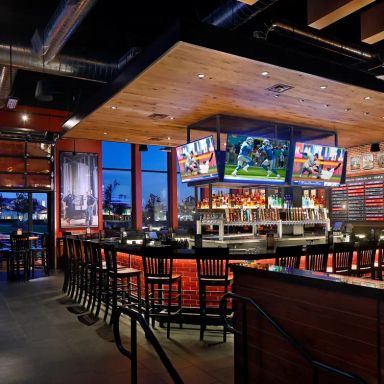 BJ's Restaurant & Brewhouse - Taylor
