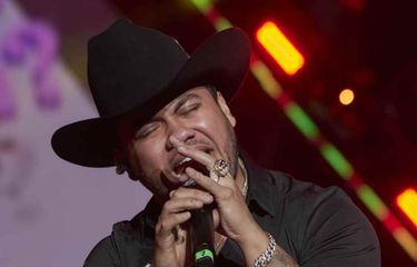 EL JERRY GERARDO CORONEL GRATIS EN CLUB MAYA