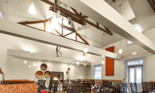 Zees Wine Bar & Grill