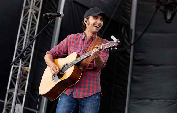 Mo Pitney