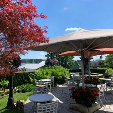 Tiara Restaurant - Queen's Landing Hotel