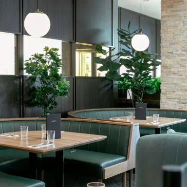 Earls Kitchen + Bar - Square One