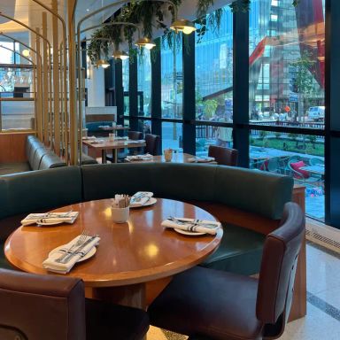 COMMODORE restaurant