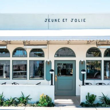 Jeune et Jolie