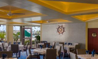 Quarterdeck Restaurant- Bay Club Hotel And Marina