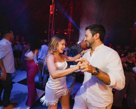 Delirio Salsa Show at Carpa Delirio