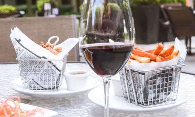 Harold's Kitchen & Bar - Sheraton Vancouver Airport