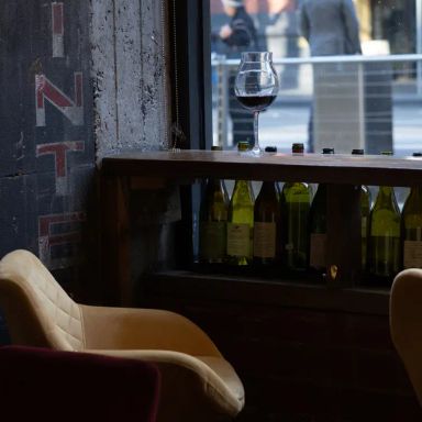 V Wine Salon