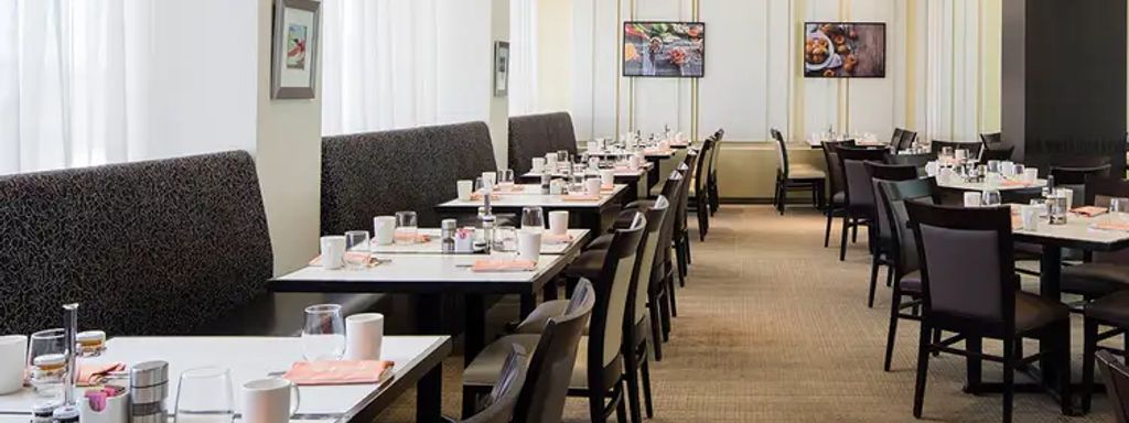 4404 Restaurant - Delta Edmonton South