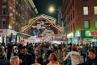 New York City Mafia and Local Food Tour led by NYPD Guides