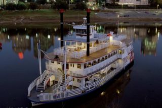 Guided Memphis City Tour that includes Riverboat Cruise