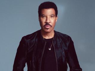 Lionel Richie and Earth, Wind & Fire - Sing a Song All Night Long