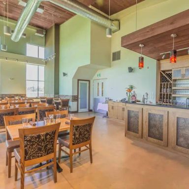 The Vines Restaurant - Cooper's Hawk Vineyards