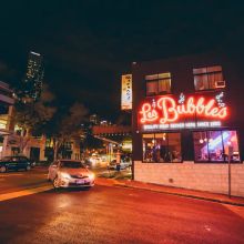 Les Bubbles Bar and Bistro